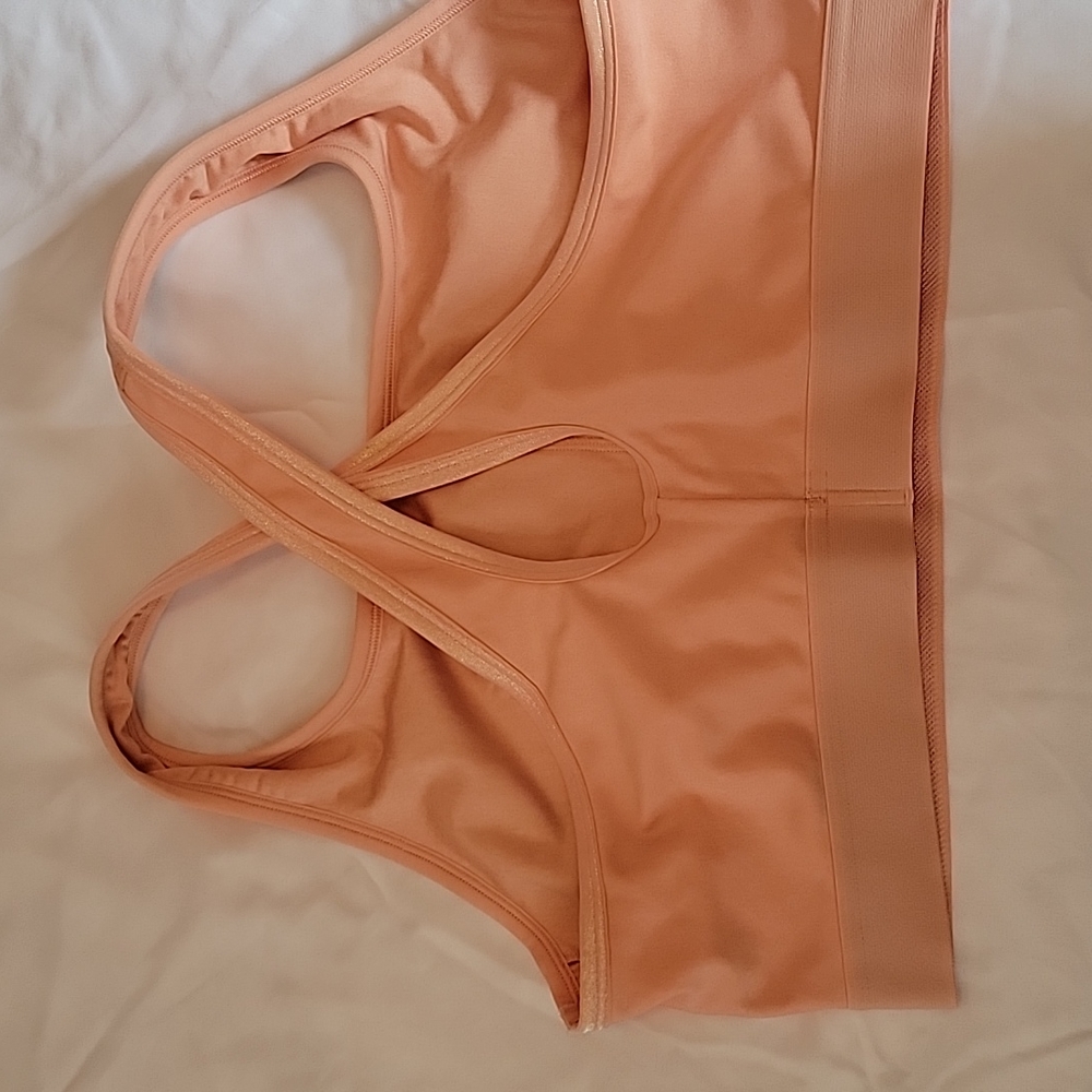 Under Armour sports bra 2x - Picture 3 of 3